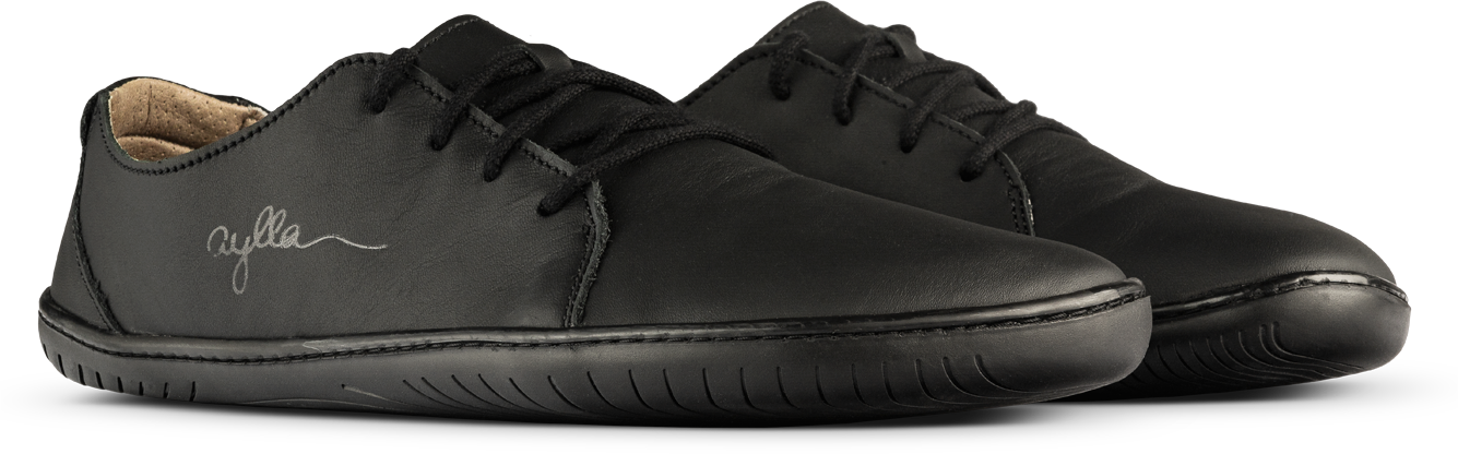 Black low-cut barefoot shoes