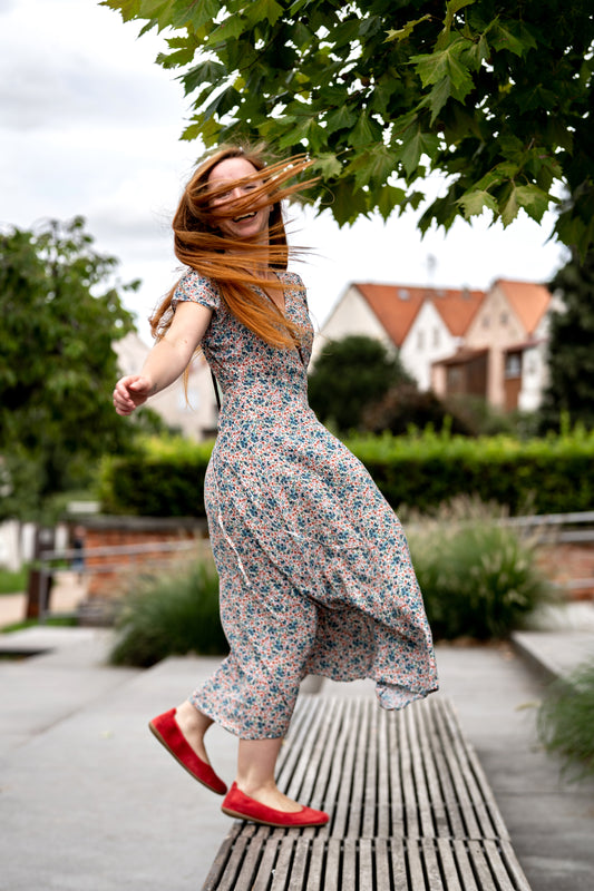 Photo of woman waring red barefoot ballerina shoe