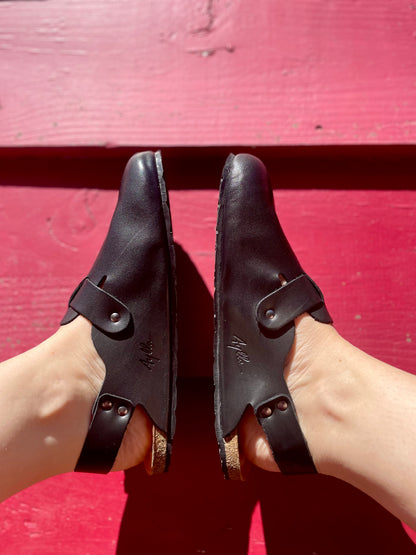 AYLLA BAREFOOT CLOGS TINKU SUMAQ UNISEX - BLACK